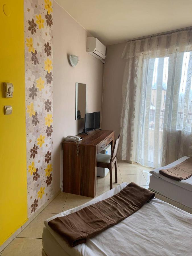 Семеен Хотел Брилянс - Family Hotel Brilliance Βάρνα Εξωτερικό φωτογραφία