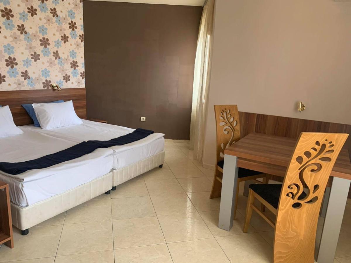 Семеен Хотел Брилянс - Family Hotel Brilliance Βάρνα Εξωτερικό φωτογραφία